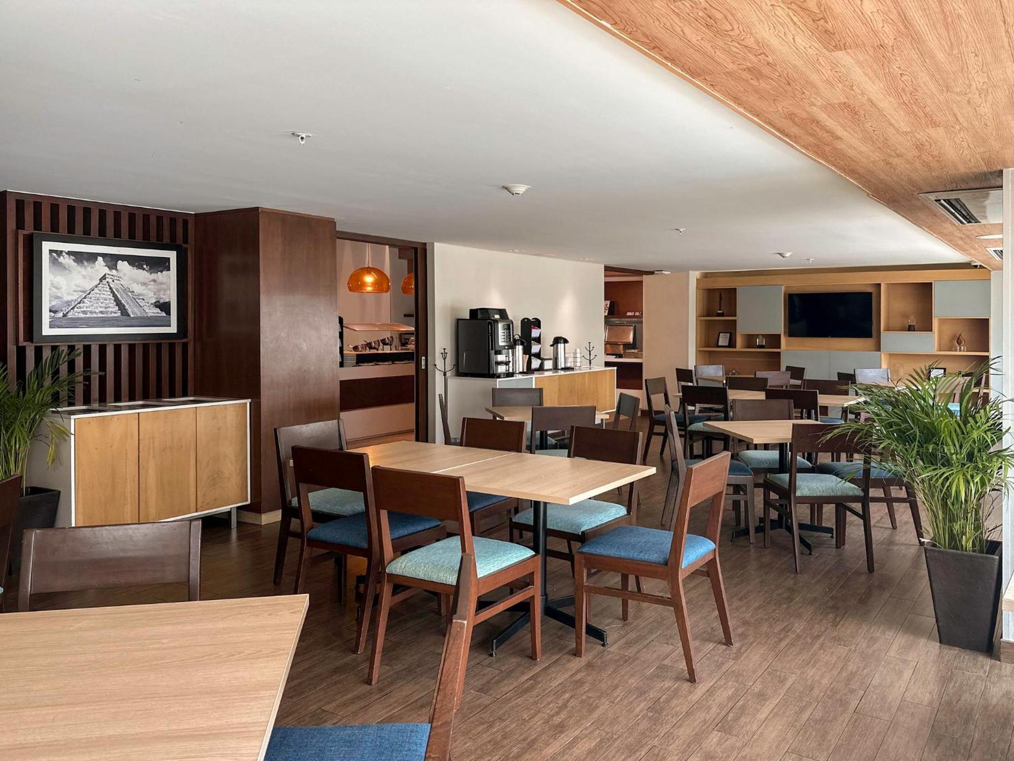 Holiday Inn Express Merida By Ihg Exterior foto