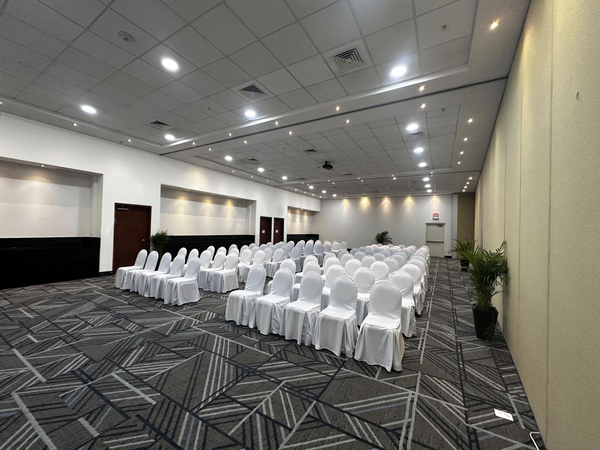 Holiday Inn Express Merida By Ihg Exterior foto